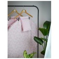 Mata edukacyjna z gryzakami -kwiatki na różowym velvecie
